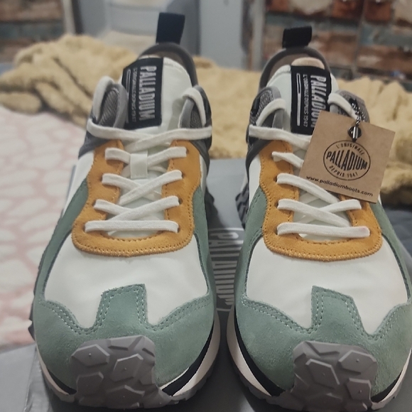 Palladium Green and White Sneakers Classic Style Mens Size 10.5 New In Box - Picture 1 of 4